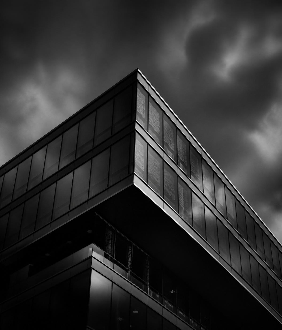 Arquitetura corporativa em preto e branco